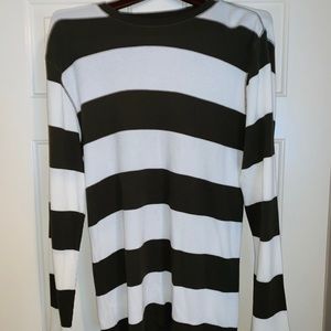 Olive green/white pull over long sleeve shirt